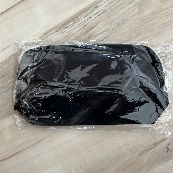 Younique Makeup Bag - Picture 2 of 3